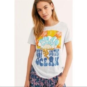 We The Free Light Blue Head In The Clouds Graphic TShirt Size Large